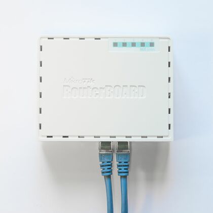 Маршрутизатор: Mikrotik hEX RB750Gr3 [5х10/ 100/ 1000 Мбит/ с Fast Ethernet 8P8C (RJ45), Level 4)